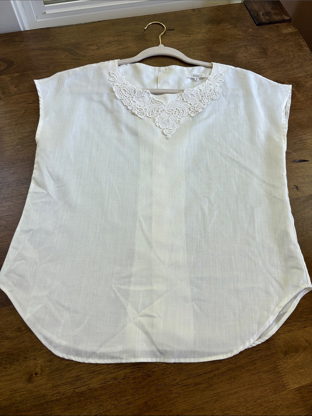 Women’s L.Mario White Short Sleeve Blouse with Floral Lace Embroidered Collar - Picture 4 of 4